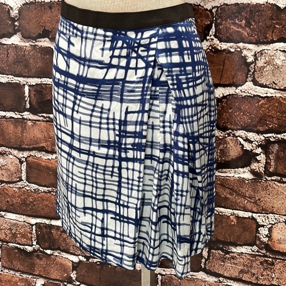 BCBGMAXAZRIA Skirt Mini Silk Blue Pleated Size 10 - Picture 3 of 12